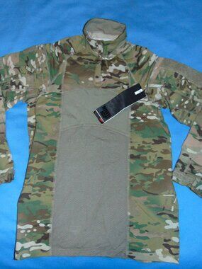 NEW  USGI  ARMY COMBAT SHIRT  1/4 ZIP  MASSIF  FLAME RESISTANT  sz MEDIUM